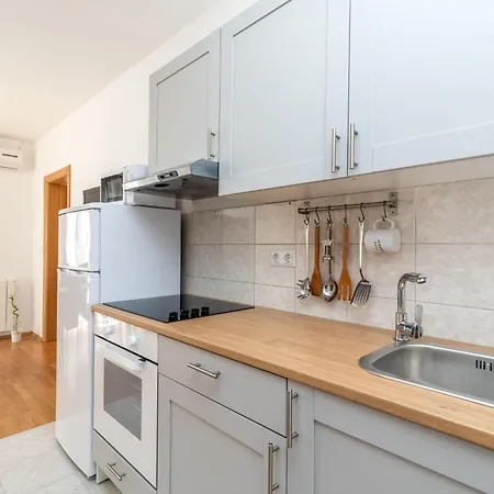 Superior-apartment Mit Einem Schlafzimmer In Strandnaehe By Interhome Appartement Trogir