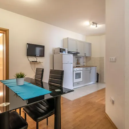 Appartement Superior-apartment Mit Einem Schlafzimmer In Strandnaehe By Interhome Trogir