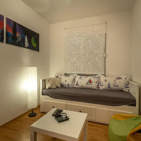 Superior-apartment Mit Einem Schlafzimmer In Strandnaehe By Interhome Trogir