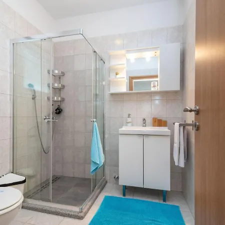 Superior-apartment Mit Einem Schlafzimmer In Strandnaehe By Interhome Appartement Trogir