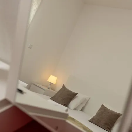 Superior-apartment Mit Einem Schlafzimmer In Strandnaehe By Interhome * Trogir