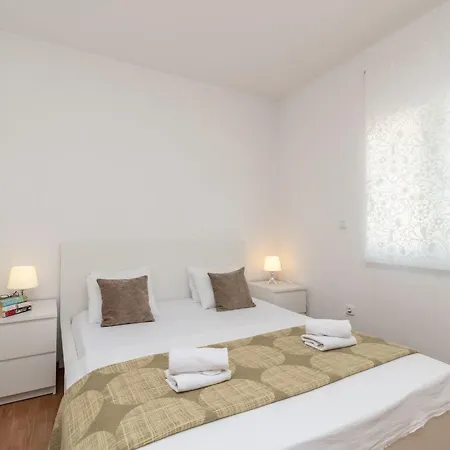 Superior-apartment Mit Einem Schlafzimmer In Strandnaehe By Interhome Appartement Trogir