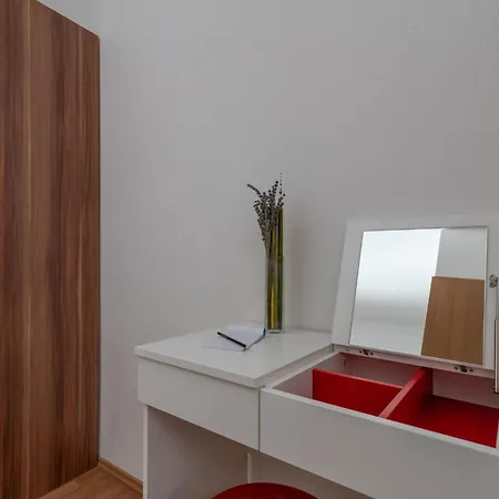 Superior-apartment Mit Einem Schlafzimmer In Strandnaehe By Interhome Trogir