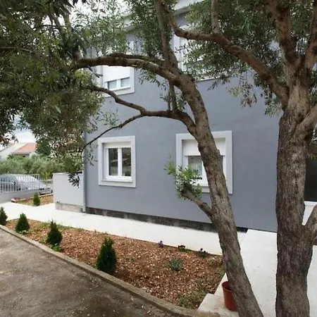 Superior-apartment Mit Einem Schlafzimmer In Strandnaehe By Interhome * Trogir